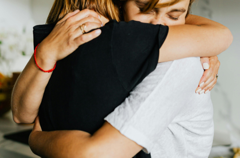 Non, être doula, ce n’est pas “aider les femmes” !